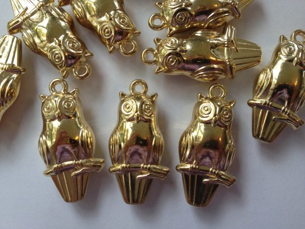 10 Gold owl charms/pendants