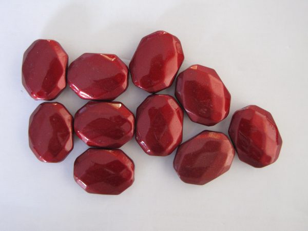 10 Red faceted rectangles