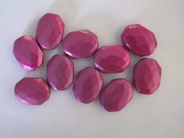 10 Pink faceted rectangles