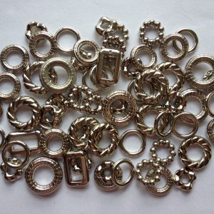 60 Silver acrylic linking rings