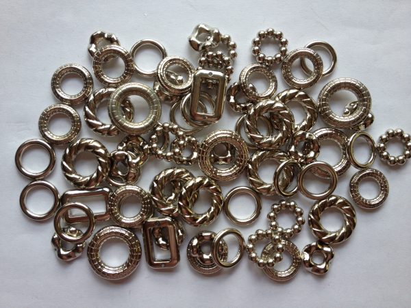 60 Silver acrylic linking rings