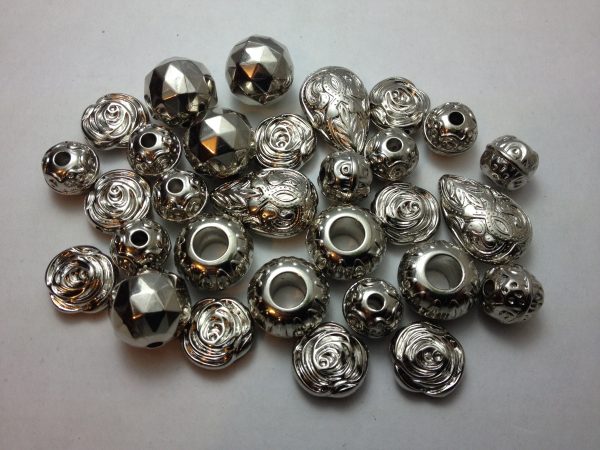 30 Silver coloured beads